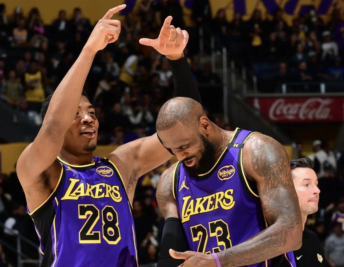 包含里程碑夜！圣安东尼奥马刺篮板制胜，全明星赛清晨刷纪录，压力陡增，赛季目标并未改变的词条