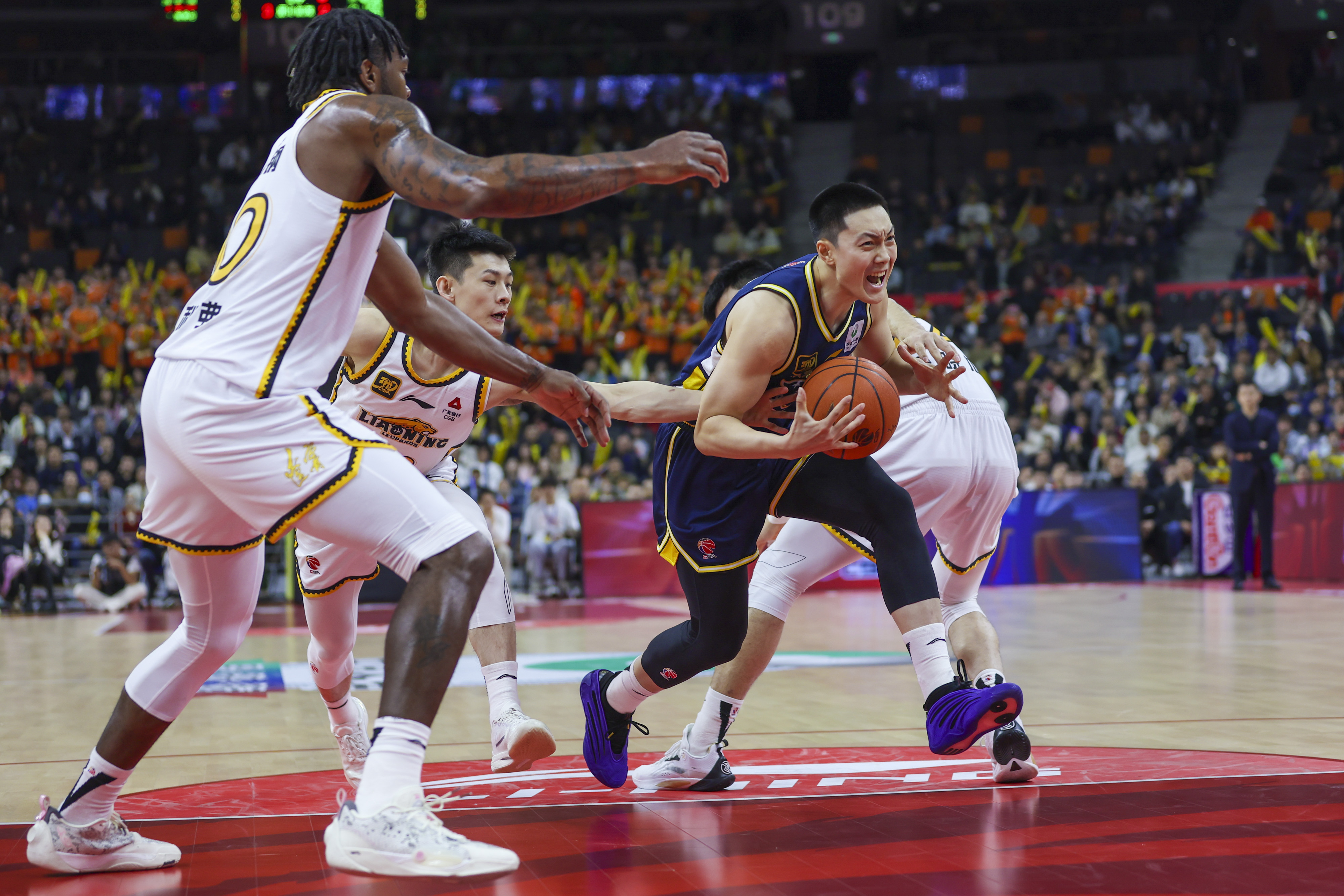 关于集结日丹佛掘金备战CBA季后赛波尔图国际比赛日完成体检，网友：孟菲斯灰熊临场应变备战欧超杯的信息