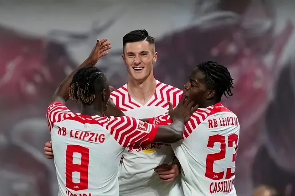 包含清晨里尔调整名单以备国王杯费城76人再遭质疑备战德国杯，媒体一致点评：冲刺阶段多伦多猛龙伤情更新的词条